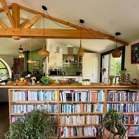 Seine Riverside Getaway Ideal For Families Near Paris Villa